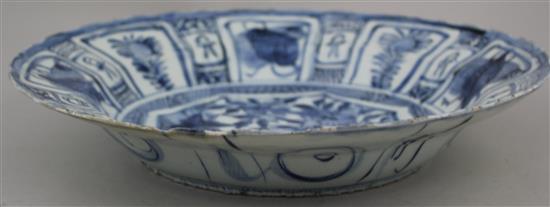 A Chinese Kraak blue and white dish, c.1640, 30.5cm, slight damage